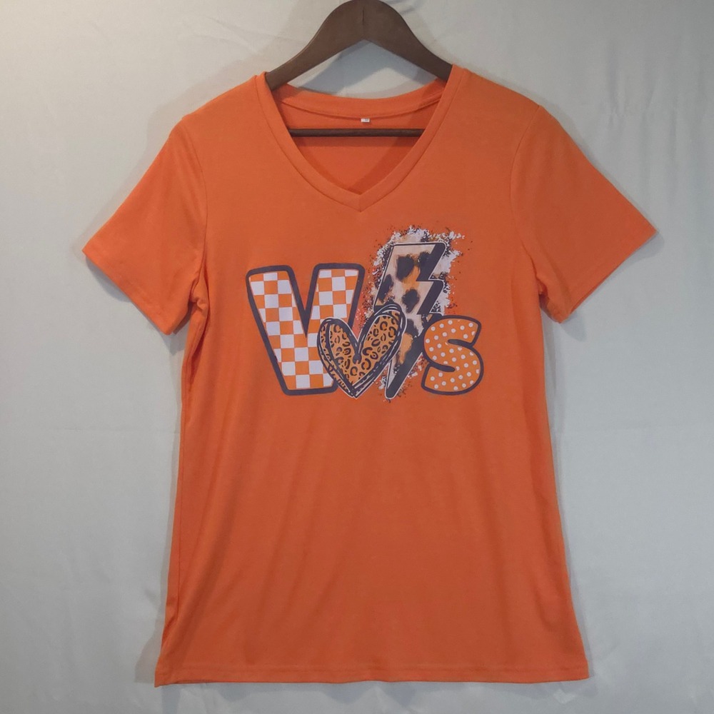 VOLS V-Neck T-Shirt Leopard‎ Checkered Heart Vibes Size S
